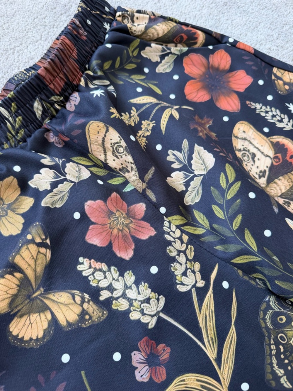 ROMWE Black Floral & Moth Print Wide-Leg Pants - Picture 3 of 3